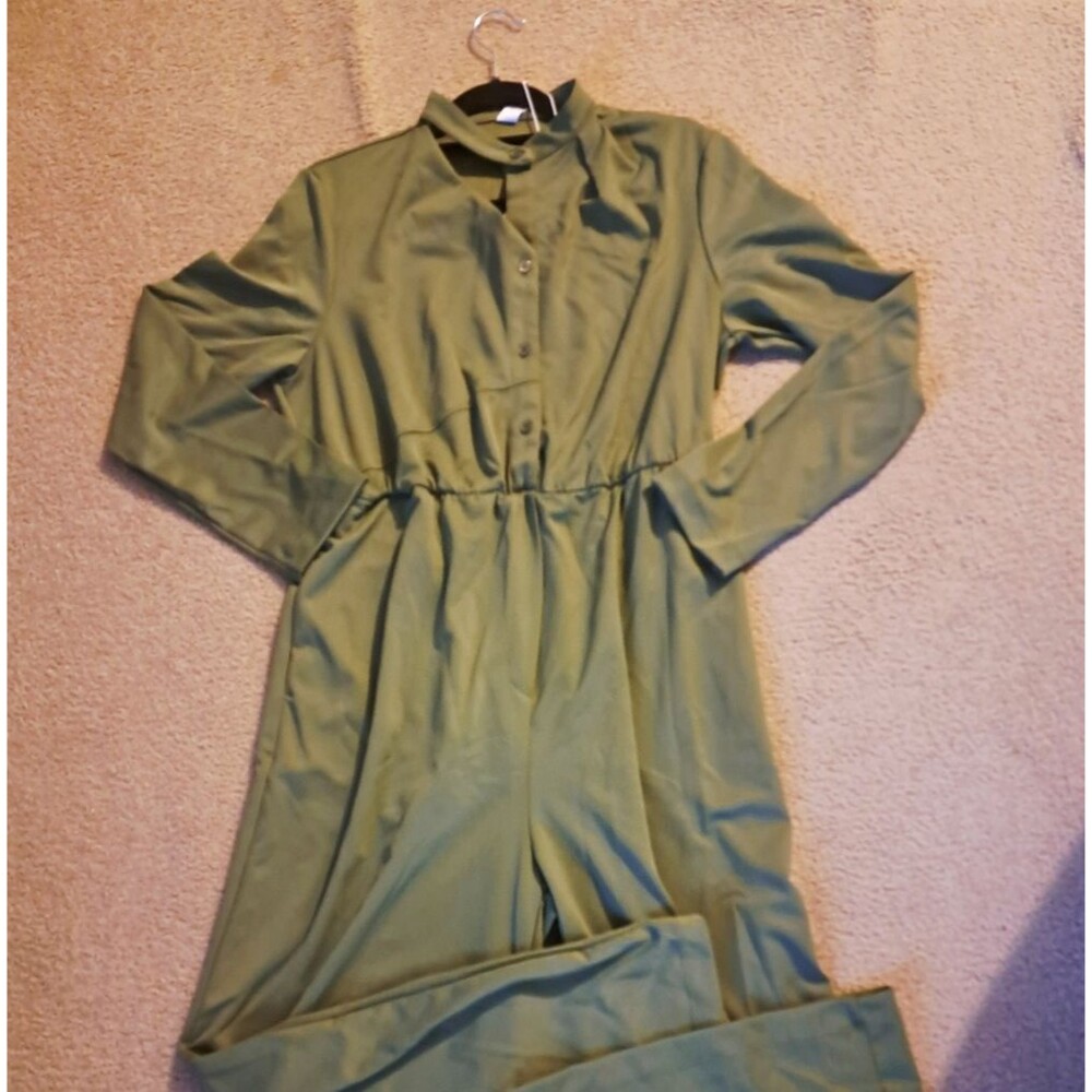 LARGE CUT OUT NECK LONG SLEEVED BUTTON JUMPSUIT